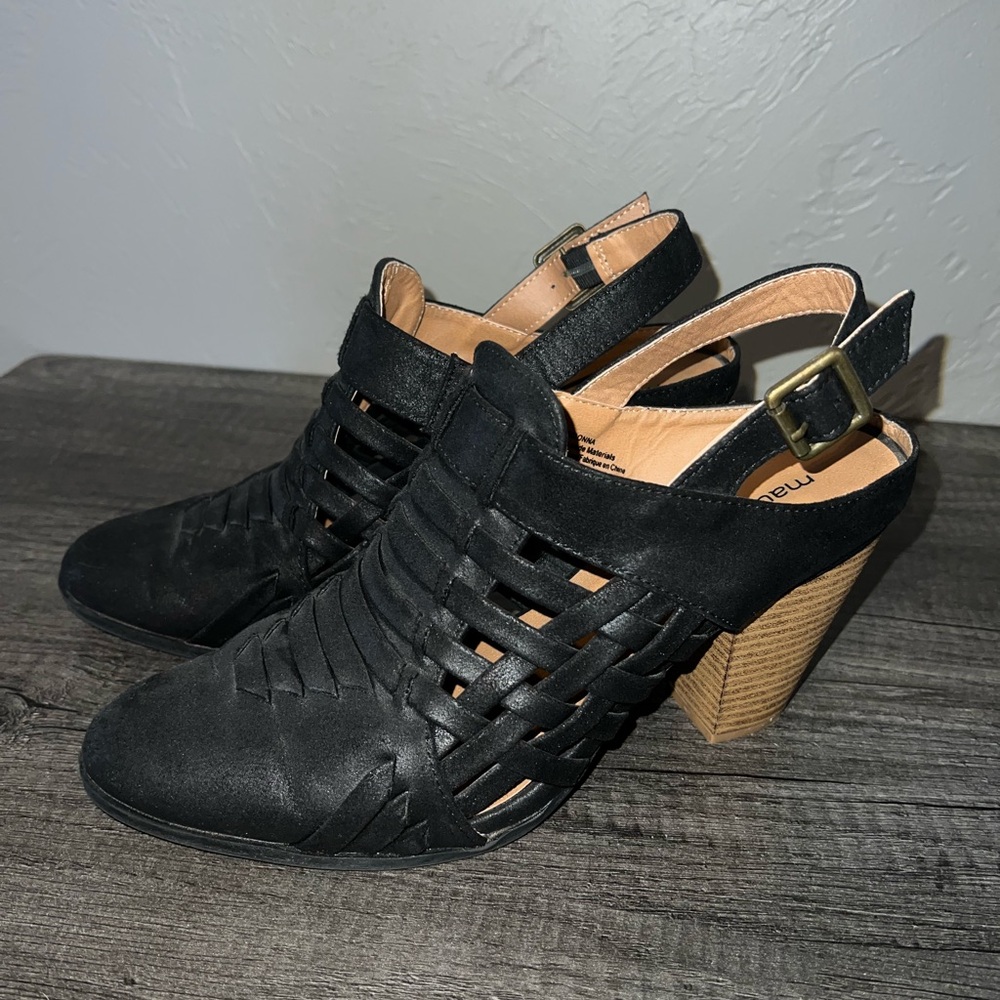 Maurice’s black suede close toe heels 10